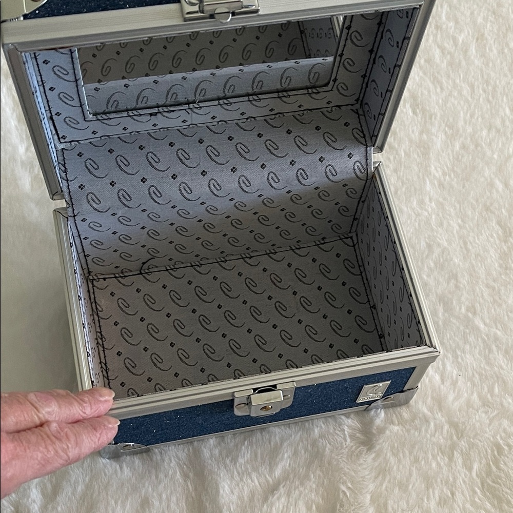 Caboodles Navy and Silver Storage Case - Picture 4 of 8